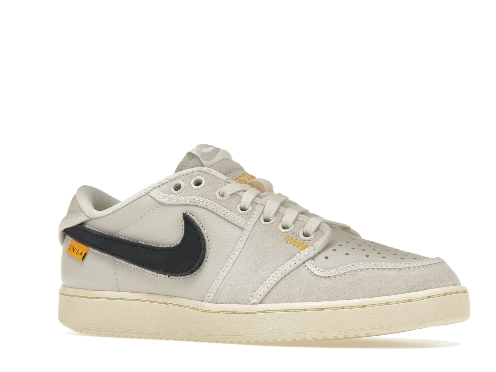 Jordan 1 Retro AJKO Low SP x Union LA - Sail Muslin (Piel) DZ4864-100 tenis sneakers minymal 5 tenis Jordan 1 Retro AJKO Low SP x Union LA - Sail Muslin (Piel) lado derecho inclinado