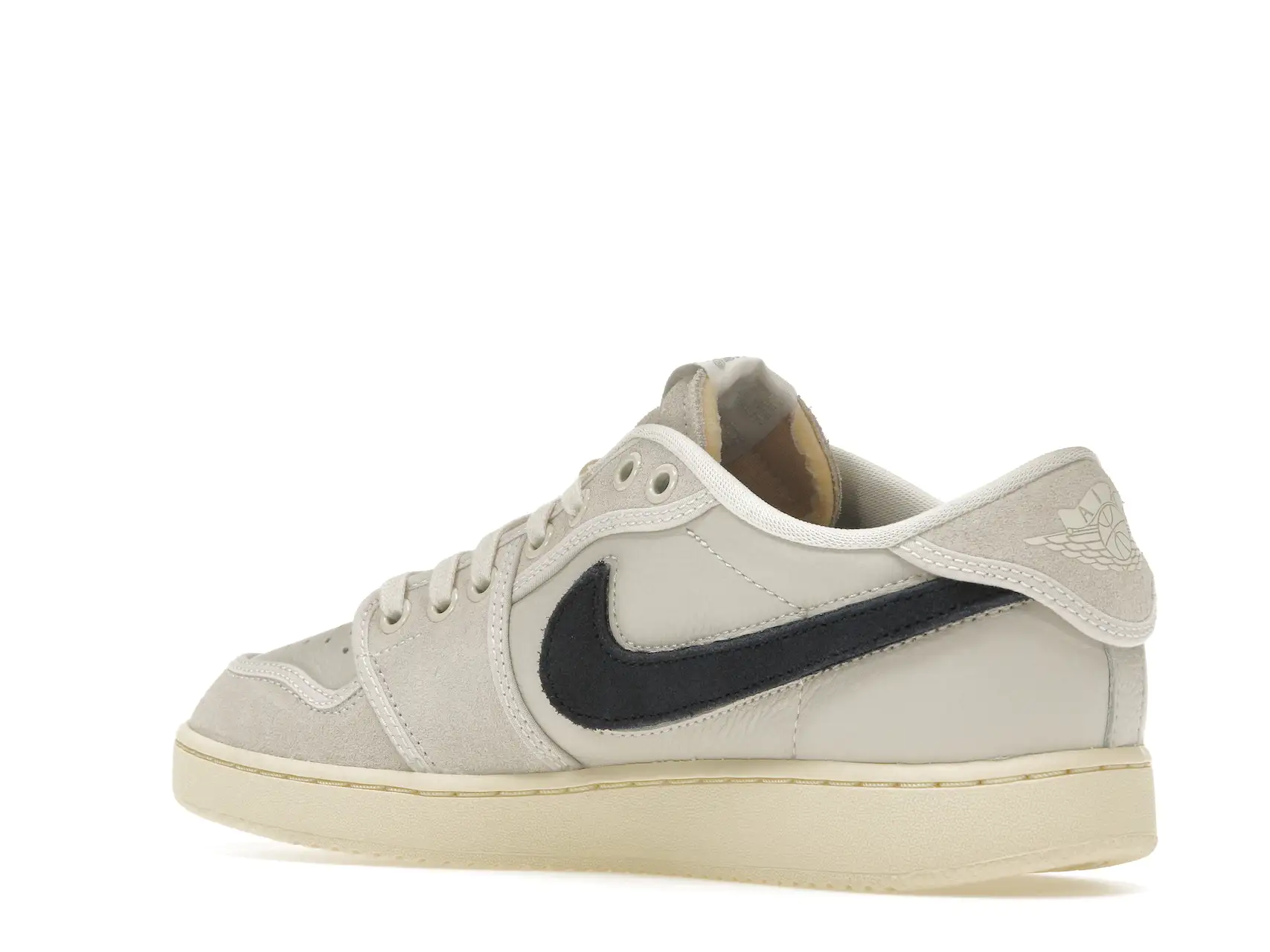 Jordan 1 Retro AJKO Low SP x Union LA - Sail Muslin (Piel) DZ4864-100 tenis sneakers minymal 6 tenis Jordan 1 Retro AJKO Low SP x Union LA - Sail Muslin (Piel) lado izquierdo inclinado