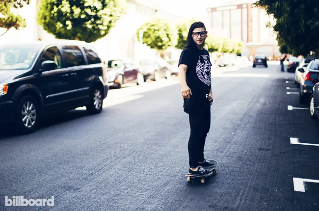 los tenis que usan los famosos Skrillex Vans, foto Dan Monick via Billboard