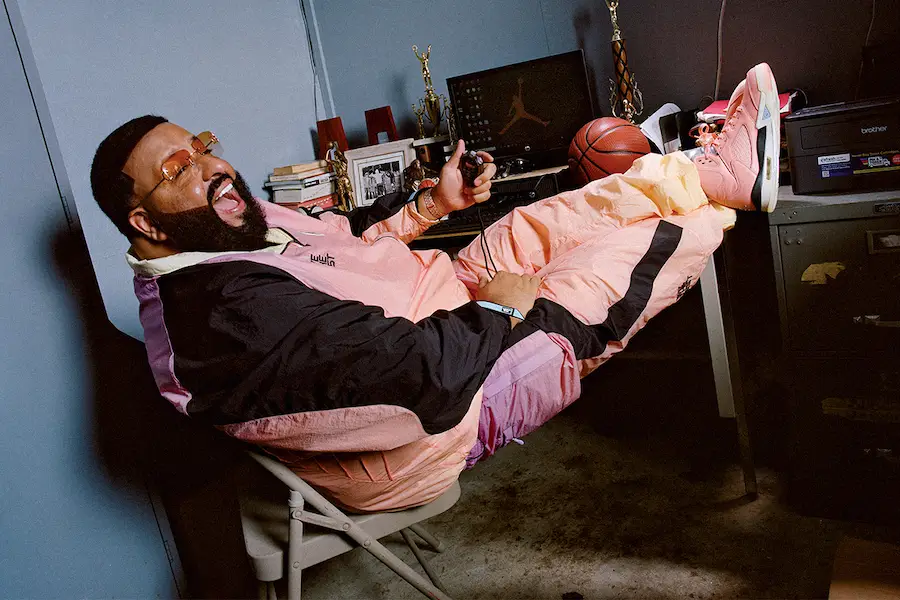 tenis que usan los famosos DJ Khaled tenis Jordan 5