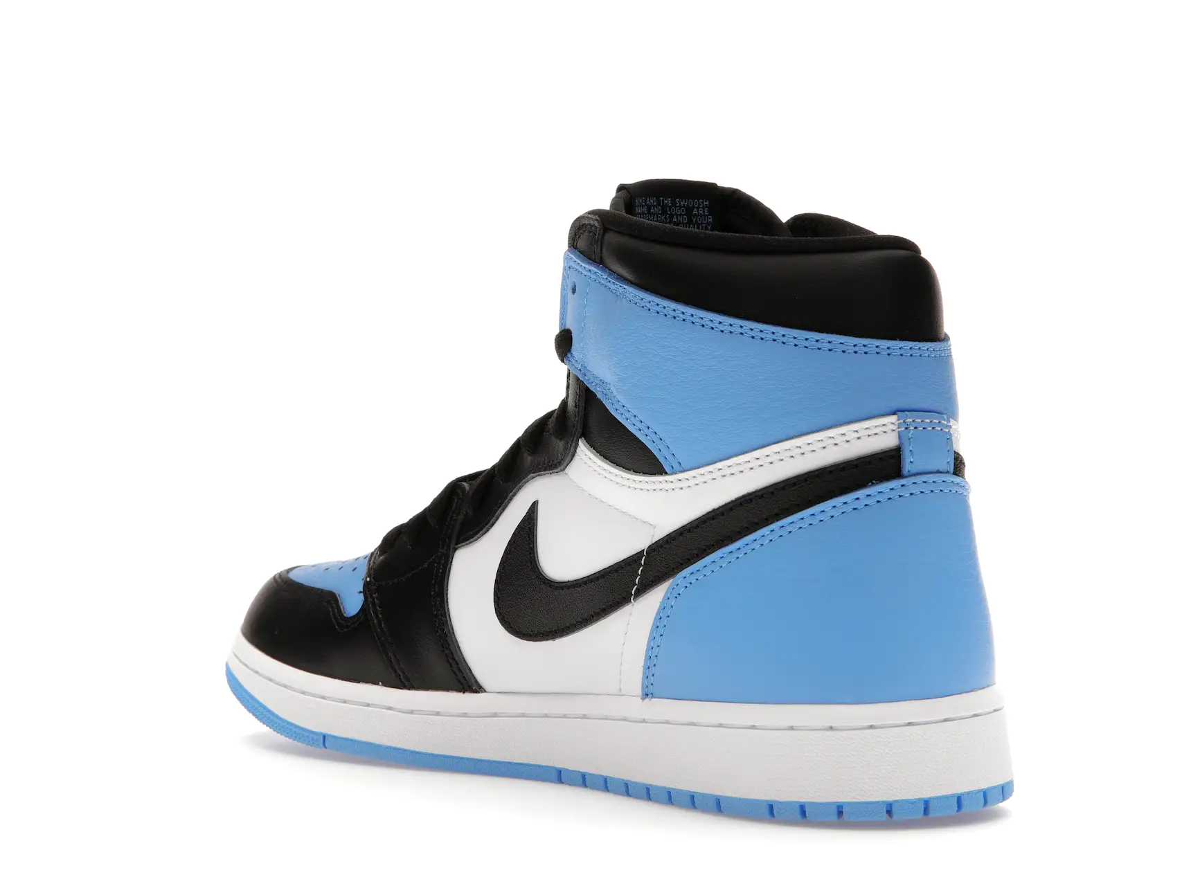 Jordan 1 Retro High OG UNC Toe DZ5485-400 tenis sneakers minymal 3 Jordan 1 Retro High OG UNC Toe lado izquierdo inclinado
