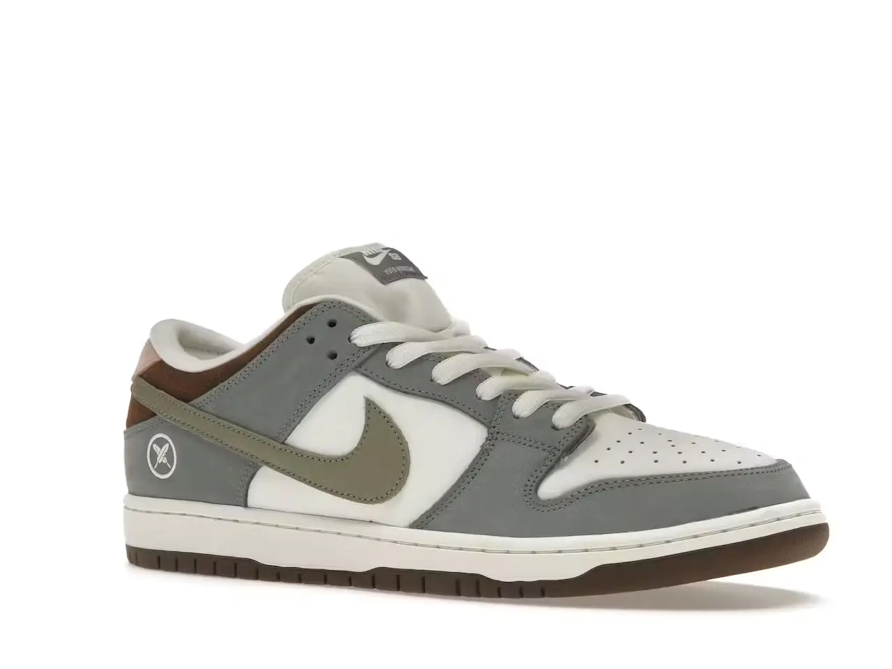 Nike SB Dunk Low x Yuto Horigome FQ1180-001minymal tenis sneakers 2 Nike SB Dunk Low x Yuto Horigome parte delantera derecha