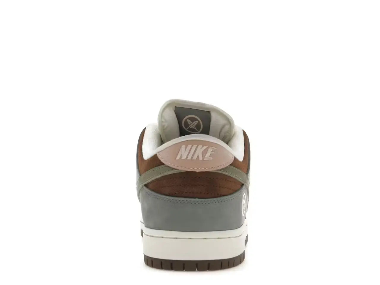 Nike SB Dunk Low x Yuto Horigome FQ1180-001minymal tenis sneakers 5 Nike SB Dunk Low x Yuto Horigome parte trasera
