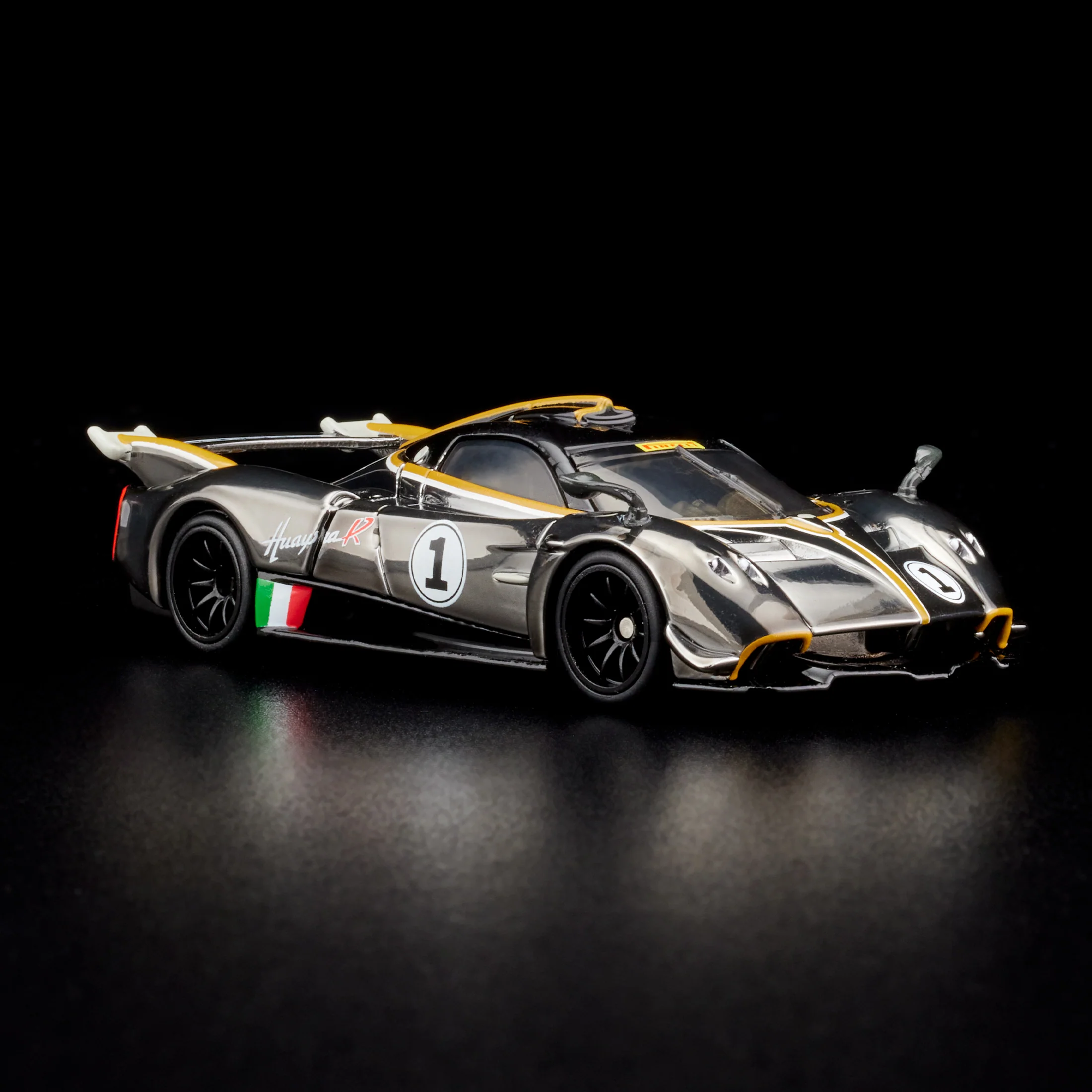 Hot Wheels RLC Exclusive '21 Paganio Huayra R minymal 2 Hot Wheels RLC Exclusive '21 Pagani Huayra R minymal 2